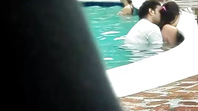 シリコーンミルクを持つ先生は研磨されます。 女 用 アダルト 動画