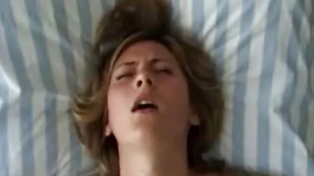 男に憑依され、彼はアナルセックスを楽しんでいます。 無料 エッチ 女