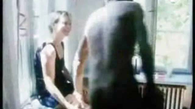 サッカー選手は、ジムでセクシーなチアリーダーをかむ。 ユーチューブ エロ 動画 女性