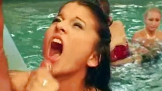 巨乳の学生はピンクのディルドで自分自身を喜ばせます。 せっくす 女性 無料