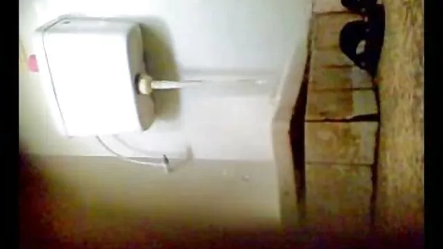赤ちゃんはカメラでフェラチオ中に懸命に試しました。 女 専用 エロ 動画