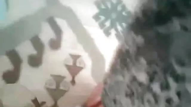 金髪の入れ墨とコルセットを楽しんで角質の長いコック エロ 女 の 動画