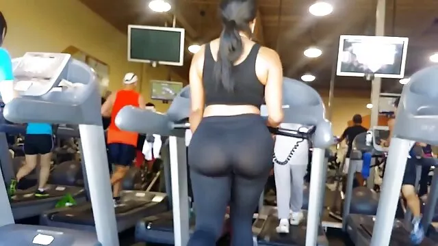太った女性はハハラで彼らの素晴らしい体を示しています。 女 動画 エッチ