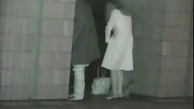 成熟した赤毛fucks黒の男 女性 の 一人 エッチ 動画